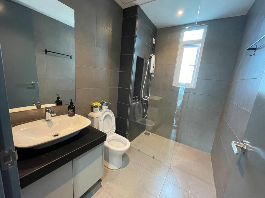 Apartment Inspirasi Mont Kiara 3 Balcony Free Wifi & Carpark By The Homez *