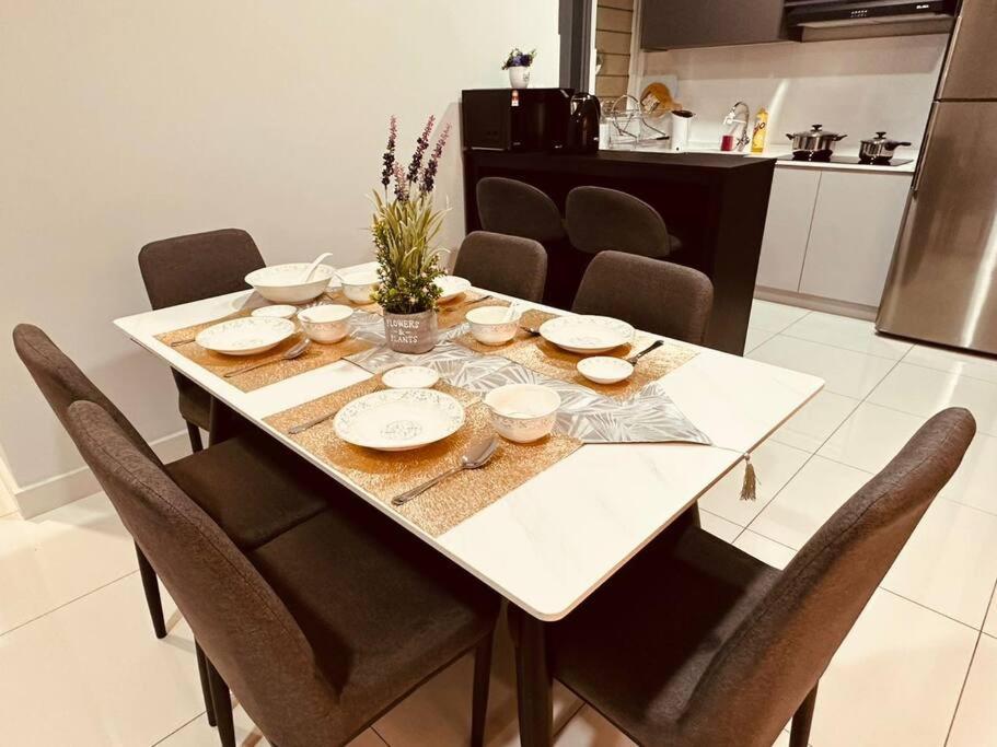 Apartment Inspirasi Mont Kiara 3 Balcony Free Wifi & Carpark By The Homez Kuala Lumpur