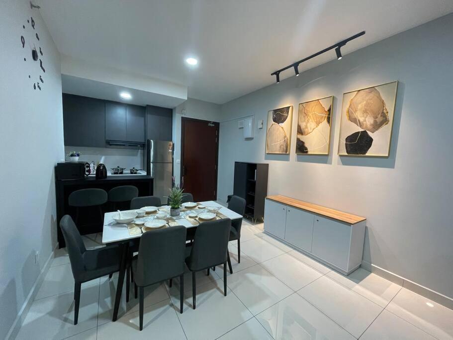 Apartment Inspirasi Mont Kiara 3 Balcony Free Wifi & Carpark By The Homez Kuala Lumpur