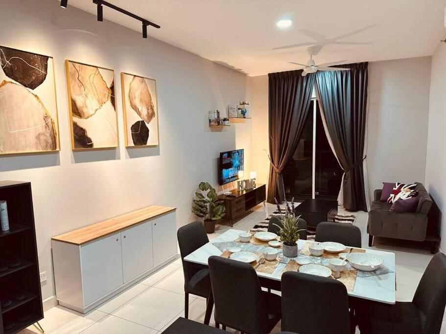 Apartment Inspirasi Mont Kiara 3 Balcony Free Wifi & Carpark By The Homez Kuala Lumpur