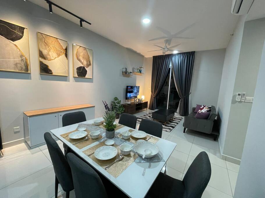 Apartment Inspirasi Mont Kiara 3 Balcony Free Wifi & Carpark By The Homez Kuala Lumpur