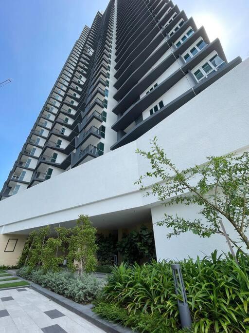 Apartment Inspirasi Mont Kiara 3 Balcony Free Wifi & Carpark By The Homez Kuala Lumpur
